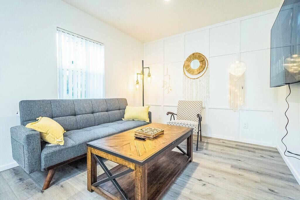 House, 2 Queen Beds, Patio, Garden View (1201 Glendora) | Living area