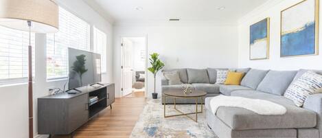 Maison, plusieurs lits, patio, vue jardin (7931 A, Rosemead) | Coin séjour