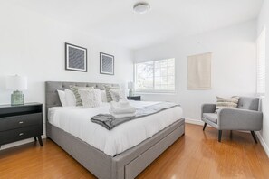 Rumah, Beberapa Tempat Tidur, patio, pemandangan kebun (7931 A, Rosemead) | 3 kamar tidur dan didekorasi berbeda-beda