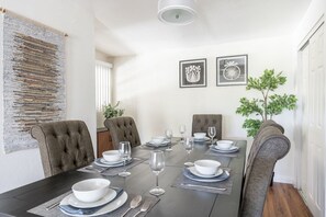 House, Multiple Beds, Patio, Garden View (7931 A, Rosemead) | Dining