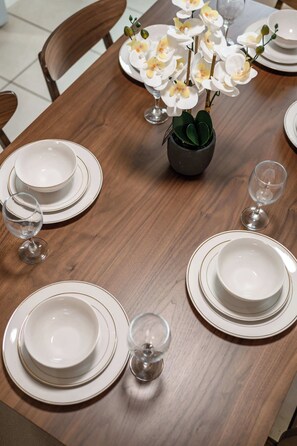 House, Multiple Beds, Patio, Garden View (5609 Riverside) | 5 bedrooms, individually decorated, individually furnished, bed sheets - Bright, Spacious Home With Large Yard and Patio Views (Riverside)