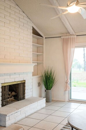 Casa, letti multipli, patio, vista giardino (5609 Riverside) | Area soggiorno
