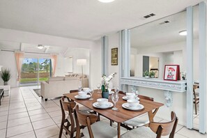 บ้านพัก, หลายเตียง, ลานระเบียง, วิวสวน (5609 Riverside) | ภายใน