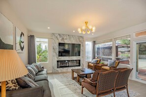 House, Multiple Beds, Patio, Garden View (24123 Diamond Bar) | Living area