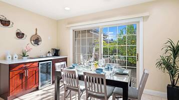Ferienhaus, Mehrere Betten, Terrasse, Poolblick (135 Glendora) | Speisen