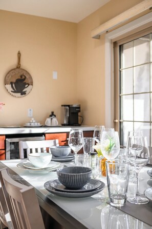 Casa, varias camas, patio, vista a la alberca (135 Glendora) | Restaurantes