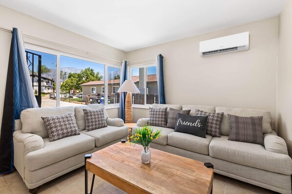 Maison, plusieurs lits, patio, vue jardin (8207 Rancho) | Coin séjour