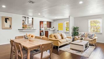 Casa, varias camas, patio, vista al jardín (481 Pasadena) | Restaurantes