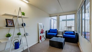 Unclassified image, 5 of 44, button - Modern Luxury in San Gabriel Valley Retreat (Glendora)