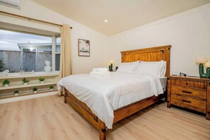 獨棟房屋, 多張床, 庭院, 花園景觀 (617 Glendora) | 3 間臥室、獨特裝潢、布置獨特、床單