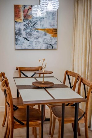 House, Multiple Beds, Patio, Garden View (617 Glendora) | Dining
