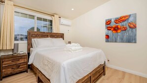 Unclassified image, 3 of 44, button - Modern Luxury in San Gabriel Valley Retreat (Glendora)