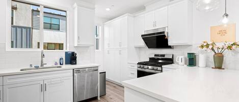 Maison en rangée, Plusieurs lits, balcon, vue sur le jardin (4061 Ontario) | Cuisine privée | CafetiÚre-théiÚre