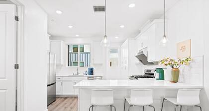 Chic Modern Retreat With Stunning Views 1360 Sqft