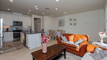 Townhome, Multiple Beds, Patio, Garden View (4096 (#23) Ontario) | Living area