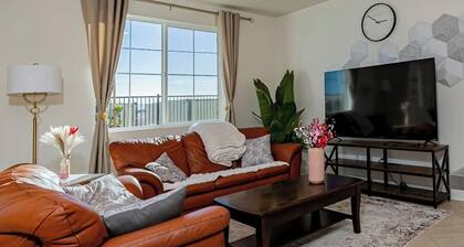 Luxurious Ontario Townhouse: Ideal Family Retreat