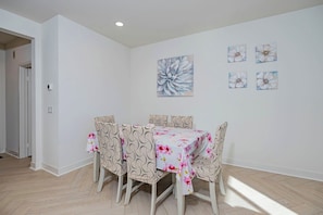 Townhome, Multiple Beds, Patio, Garden View (4096 (#23) Ontario) | Dining - Luxurious Ontario Townhouse: Ideal Family Retreat (Ontario)