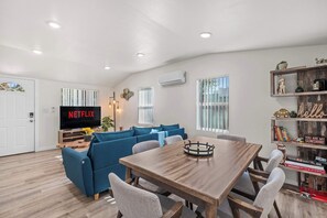 House, Multiple Beds, Patio, Garden View (511-2 Glendora) | Dining