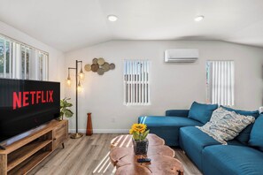 House, Multiple Beds, Patio, Garden View (511-2 Glendora) | Living area