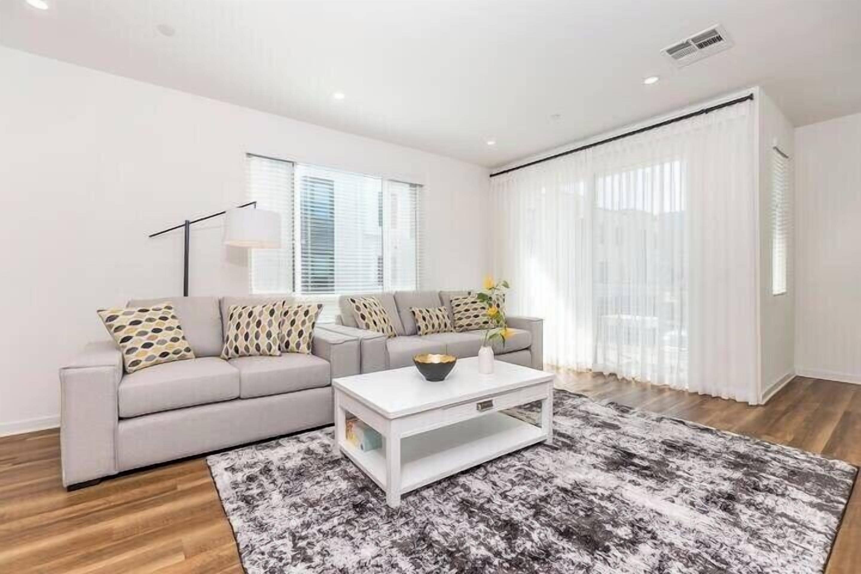 Stadtwohnung, 1 Queen-Bett, Terrasse, Gartenblick (148 C, Irvine) | Wohnbereich