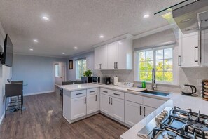 House, 2 Queen Beds, Balcony, Garden View (1101 C Monterey Park) | Private kitchen | Coffee/tea maker