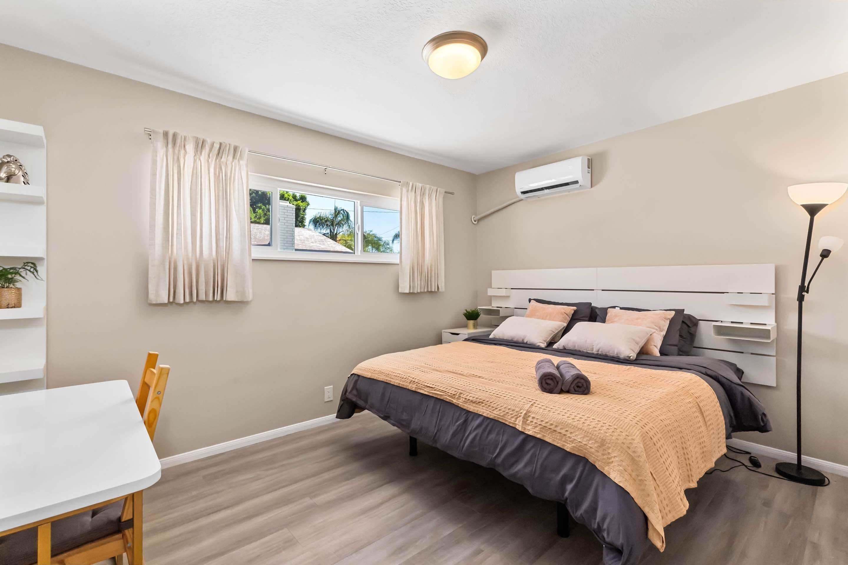 2 phòng ngủ, trang trí khác biệt 