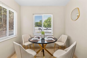 Huis, Meerdere bedden, terras, uitzicht op tuin (8205 Rancho) | Dineren