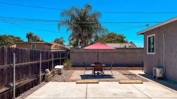 Khu ẩm thực ngoài trời