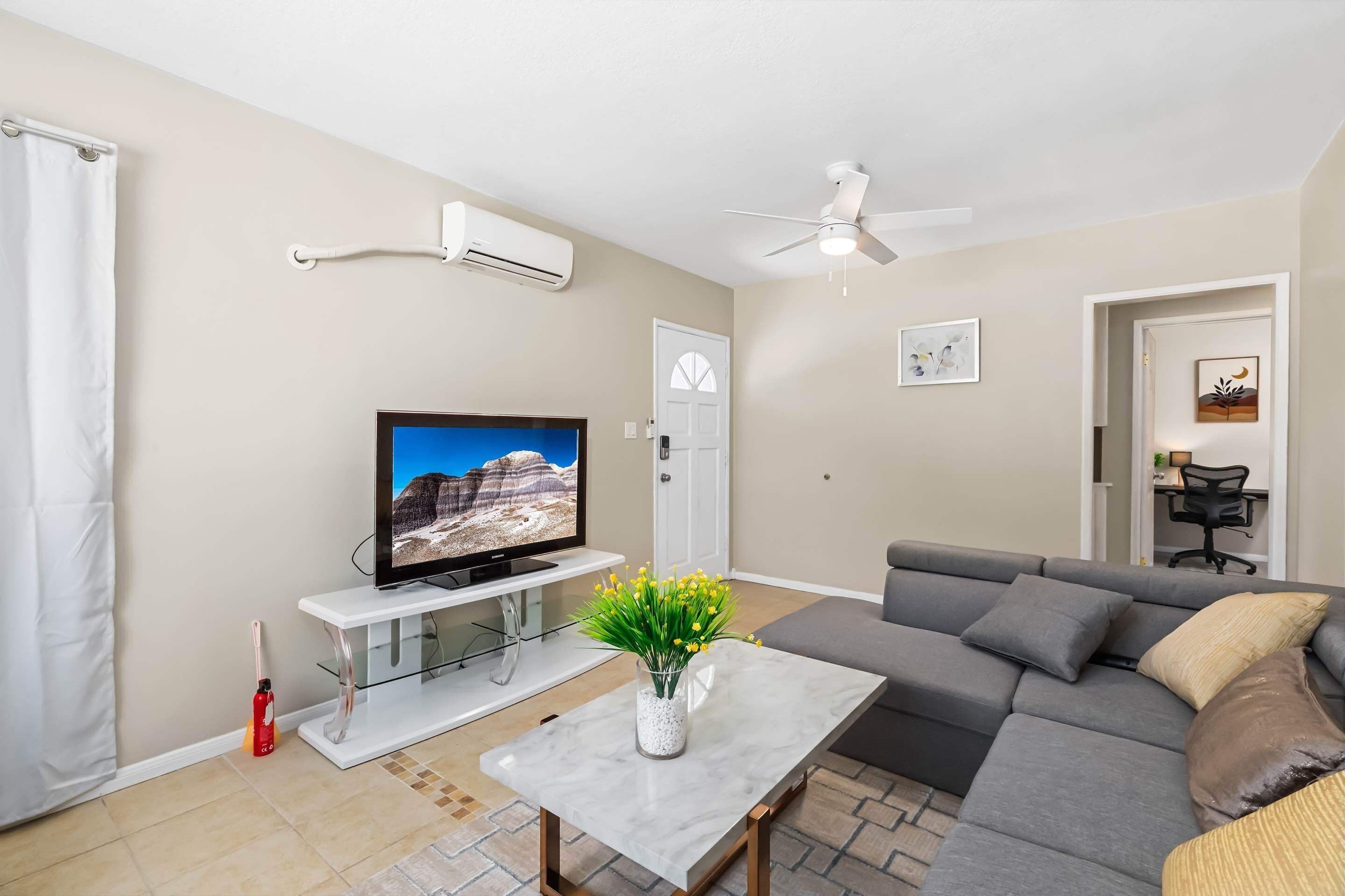 Nhà, nhiều giường, sân hiên, quang cảnh vườn (8205 Rancho) | Khu phòng khách