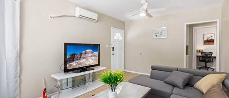 House, Multiple Beds, Patio, Garden View (8205 Rancho) | Living area