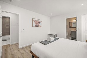 Appartamento, letti multipli, patio, vista giardino (Lake #4-2 Altadena) | 2 camere, con stile personalizzato, con arredamento individuale