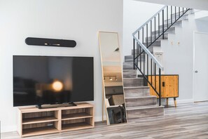 Leilighet, flere senger, balkong, bassengutsikt (20240 Apt D, Covina) | Innvendig