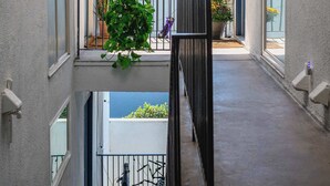 Interior - Stylish Modern Retreat Near LA Top Attractions #5 (Altadena)