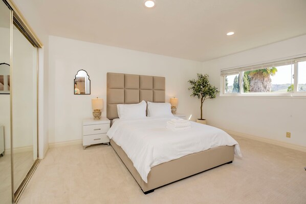 Casa, varias camas, cocina, vista al jardín (17900 Rowland Height) | 4 habitaciones, decoración personalizada y muebles diferentes 