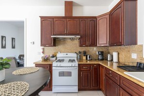 House, Multiple Beds, Patio, Garden View (7931 C, Rosemead) | Private kitchen