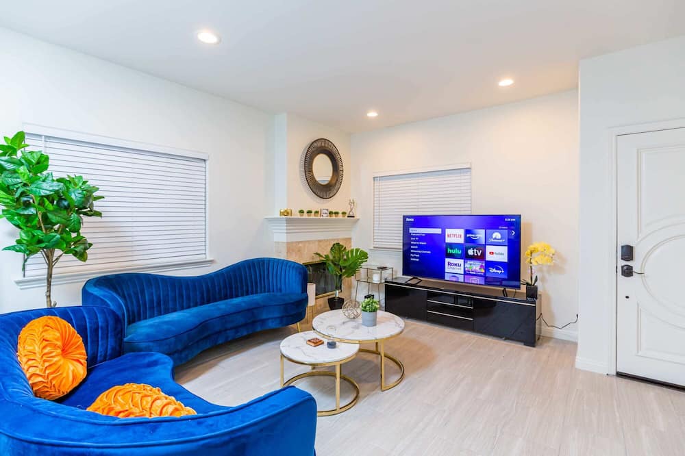 Not Affected by the Fire/elegant Pasadena Retreat Prime Comfort Awaits