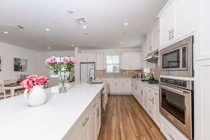 Casa adossada, 1 llit de matrimoni, pati, vistes al jardí (148 A, Irvine) | Cuina privada | Cafetera i tetera