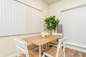 House, 2 Queen Beds, Patio, Garden View (1203 1/2 Glendora) | Dining
