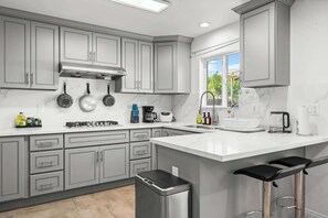 Hus, 2 queensize-senger, terrasse (506 San Gabriel) | Eget kjøkken | Kaffetrakter/tekoker