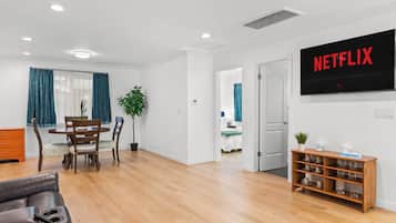 Maison, 2 grands lits, patio (506 San Gabriel) | Intérieur