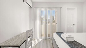 2 dormitorios, decoración individual, mobiliario individual