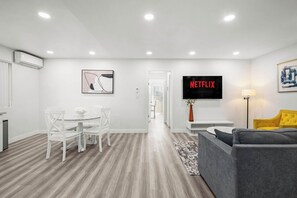 Apartment, 2 Queen-Betten, Terrasse, Gartenblick (Lake #1 Altadena) | Innenbereich