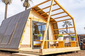 Terrace/patio - Urban Glamping Oasis: Comfort & Adventure Combined (Glendora)