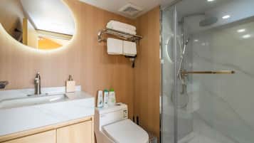 Kulübe, 1 Büyük (Queen) Boy Yatak, Veranda, Bahçe Manzaralı (GLAMP 503 Glendora) | Banyo | Lüks banyo/kozmetik ürünleri, havlu, tuvalet kâğıdı