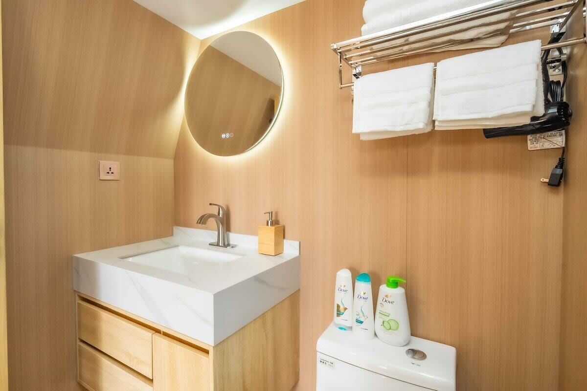 Cabin, 1 Queen Bed, Patio, Garden View (GLAMP 503 Glendora) | Bathroom