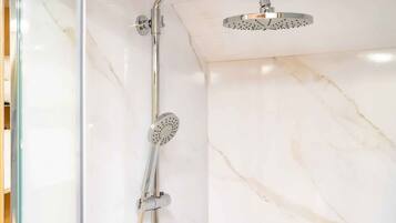 Cabane, 1 grand lit, patio, vue jardin (GLAMP 503 Glendora) | Salle de bain