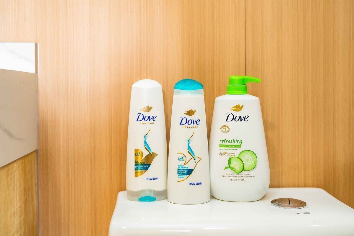 Designer-Toilettenartikel, Handtücher, Toilettenpapier
