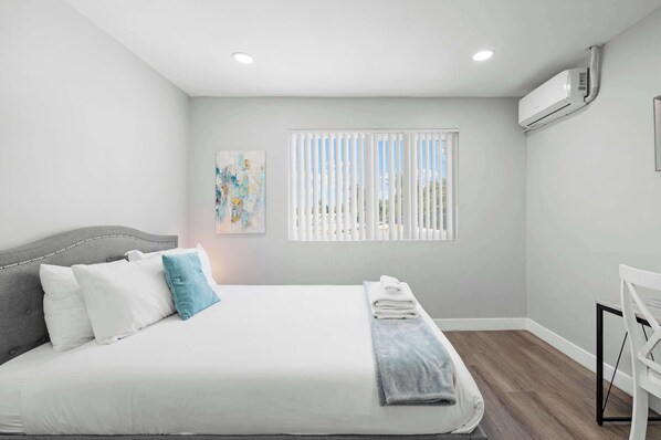 Room - Chic Modern Hideaway w/ Patio Near LA Best Sights (Altadena)