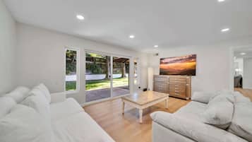 Rumah, Beberapa Tempat Tidur, patio, pemandangan kebun (3938 Thousand Oaks) | Pemandangan dari kamar