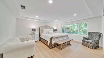 4 bedrooms, individually decorated, individually furnished